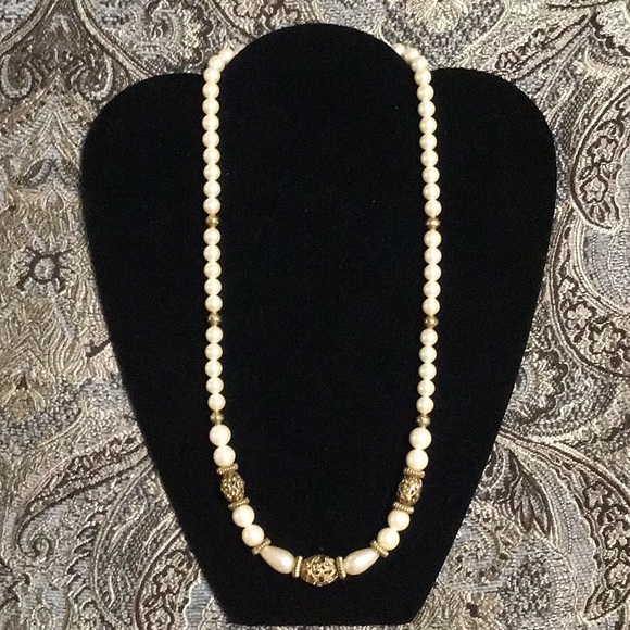 ✨Vintage 1928✨ Faux Pearl Gold Filagree Necklace - Picture 1 of 3
